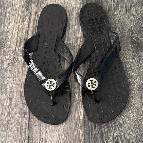 Tory Burch Thora Patent Leather Thong Flip-Flop Sandal, size 8 - Picture 1 of 3